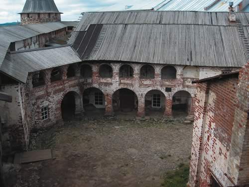 Южный двор Соловецкого монастыря