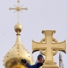 На Великокняжеской усыпальнице Петропавловского собора Санкт-Петербурга установлен крест