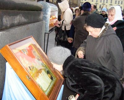 Молитвенное стояние против абортов прошло у Казанского собора 