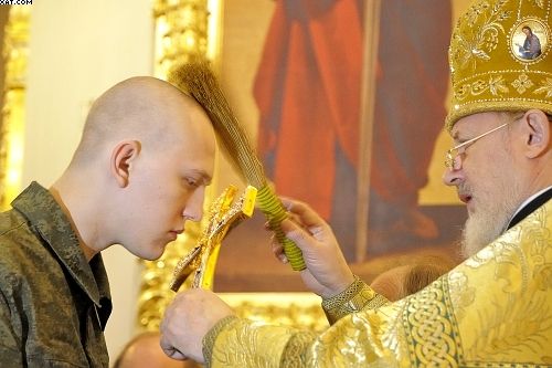 В Свято-Троицком Измайловском соборе по традиции молитвенно напутствовали призывников Санкт-Петербурга